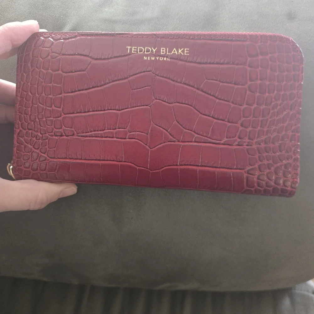 Teddy Blake Wallet - Picture 1 of 13